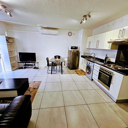 Kingelph Home-Stay Виндхук Экстерьер фото